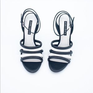 Alice + Olivia Tahlia Black/Bianco sandals